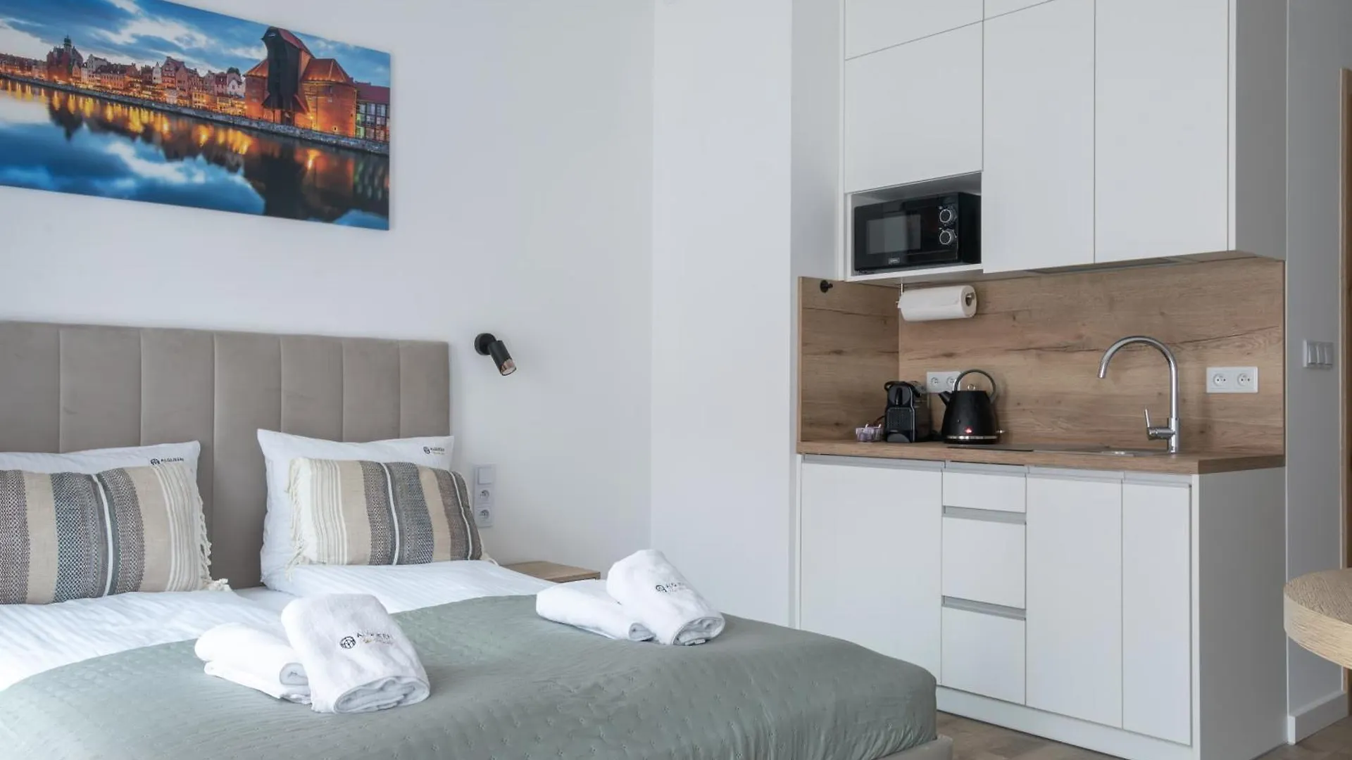 Alqueen Apartments Chmielna 110 Гданьск 0*,  Польша